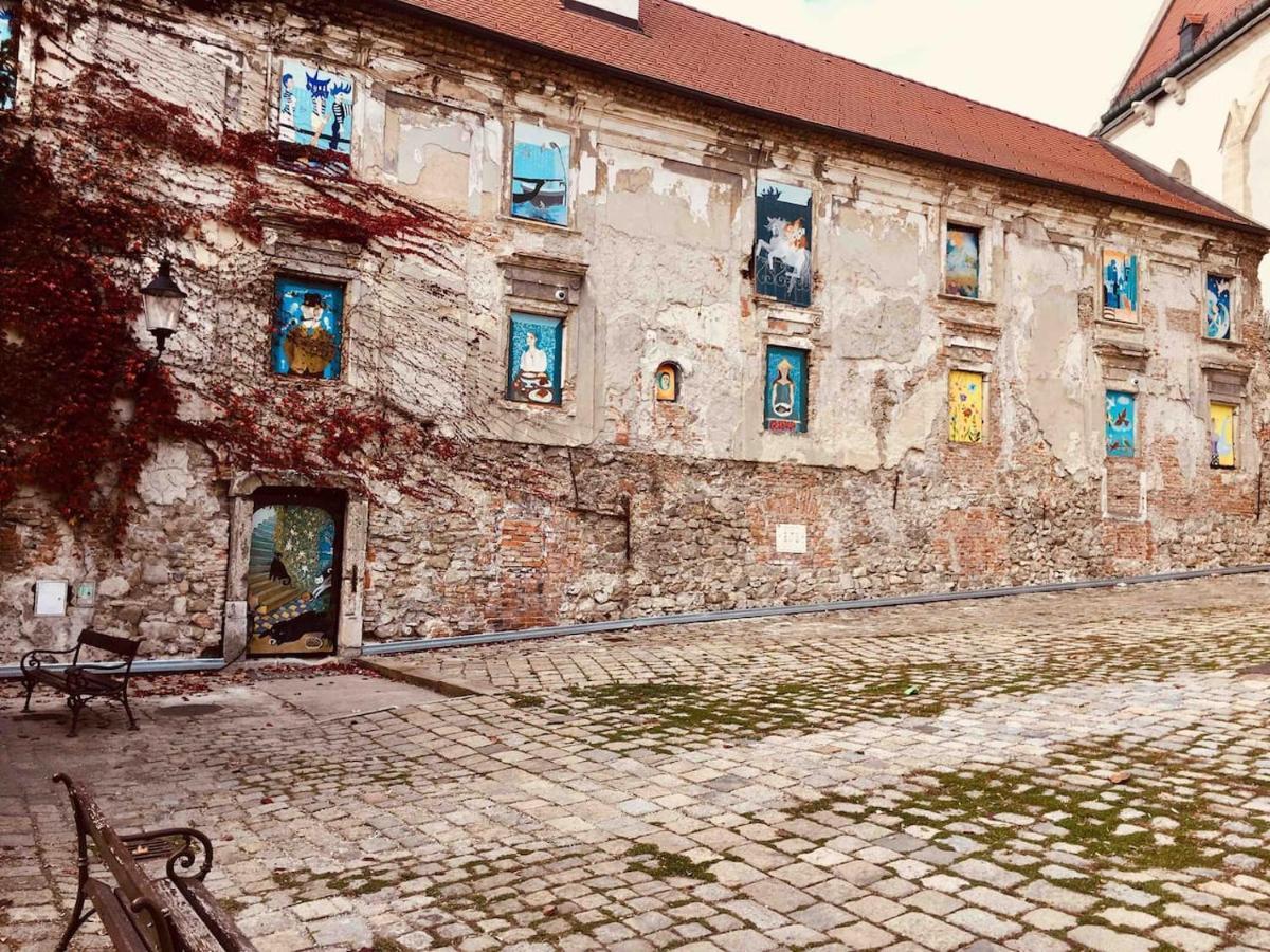 Second Home In Heart Of Bratislava Exteriör bild